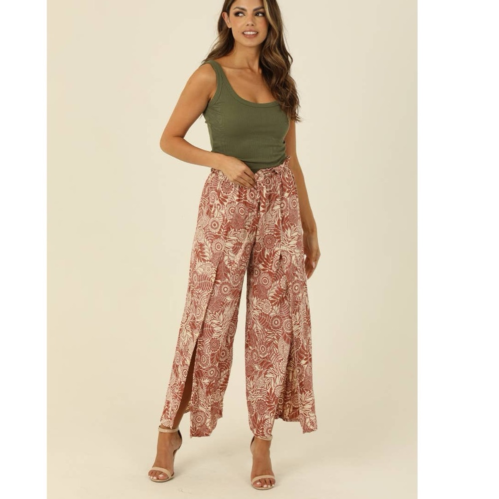 NWOT Angie women’s wide leg linen beach pants with slit. Size small.